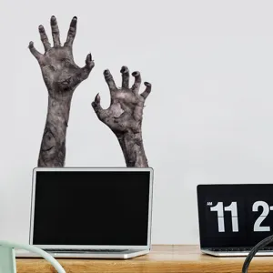 Gruselige Halloween Zombie Wandaufkleber Detailansicht mit realistischen verrottenden Händen.
