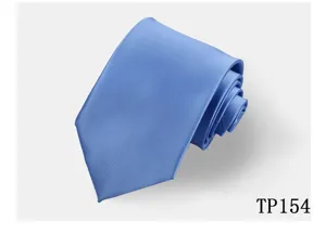 Primo piano dettagliato del tessuto della cravatta blu chiaro da uomo con trama fine