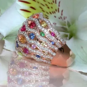 Luxus Roségold mehrfarbiger Edelstein breiter Ring, glänzender Zirkon Jahrestagsring.
