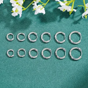 Conjunto de pendientes de aro lisos color plateado minimalistas, pendientes apilables de cobre.