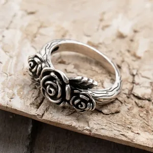 Vintage distressed silver rose ring, rococo style chic indie jewelry piece for women daily wear.