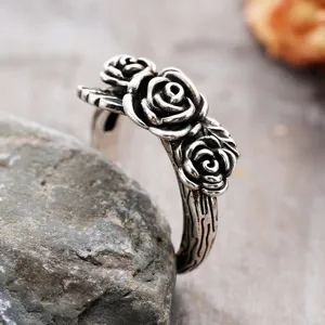 Vintage oxidized silver rose ring, detailed twig band design, chic rococo style accessory.
