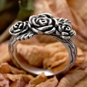 Vintage antique silver rose ring, retro indie aesthetic knuckle jewelry for women and girls.