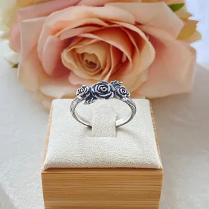 Vintage silver rose ring with vine band, exquisite floral design for women daily jewelry wear.