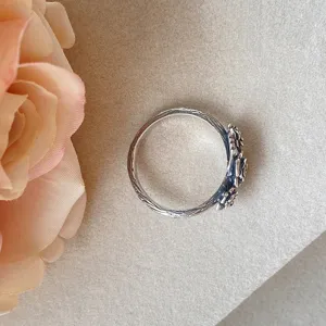 Vintage distressed silver rose twig ring, rococo style niche jewelry for women daily wear.