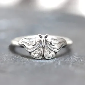 Vintage silver moth ring gothic statement jewelry for women aesthetic unique insect accessories