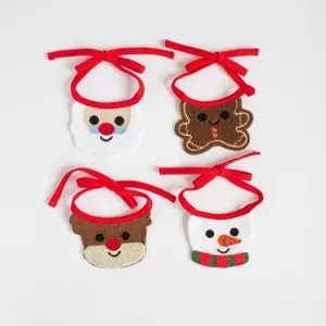 Set bavaglini Natale per animali, collare gatto e cane carino con nastro rosso e design festivo.