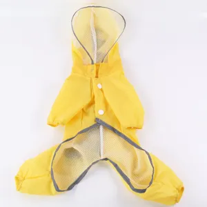 Vue de détail imperméable pour animal, tissu étanche avec doublure en maille respirante.