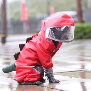 Imperméable quatre pattes dinosaure pour animal de compagnie avec capuche transparente.