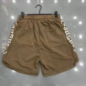 Pantaloncini casual marroni uomo donna ricamo lettere gotiche streetwear larghi 5 pollici