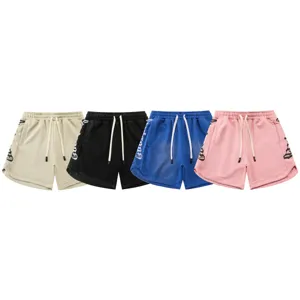 Shorts casual vintage unisex lavati con ricamo gotico laterale, comoda coulisse in vita.