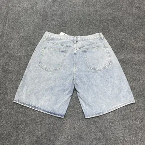 Casual denim shorts for men and women, classic light wash straight fit five quarter pants.