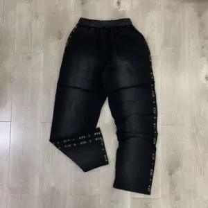 Μαύρο πλυμένο casual παντελόνι φόρμας street style με χρωματιστά στρας, unisex λεπτομέρεια.