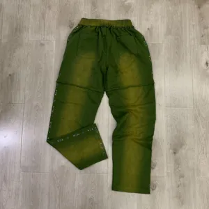 Πράσινο πλυμένο παντελόνι streetwear με χρωματιστές πέτρες strass και ελαστική μέση.