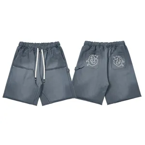 Shorts casual dilavati effetto usato con vita elastica, coulisse e ricamo gotico sulle tasche.