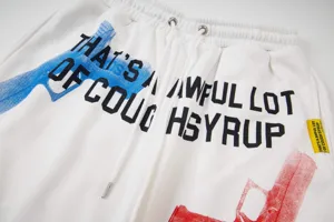 Comodi pantaloncini streetwear unisex casual con stampa grafica e coulisse in vita.