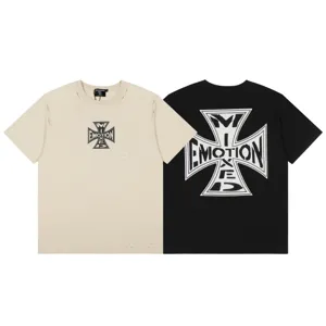 Camiseta de manga corta streetwear gráfica para hombre y mujer con estampado de cruz.