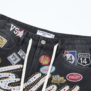 Τζιν σορτς streetwear με πολύχρωμα στρας κέντημα και μπαλώματα αστικό στυλ λεπτομέρεια