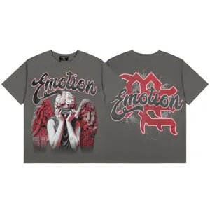 Camiseta vintage gris oscuro de manga corta con gráfico de ángel retro y letras streetwear.