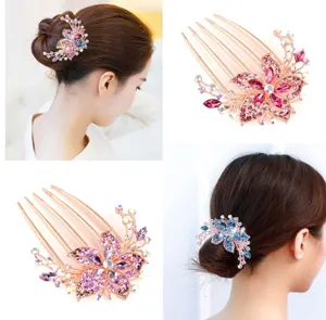 Strass bloem haarkam detailopname, kristalen haarkam voor elegante haarknotjes.