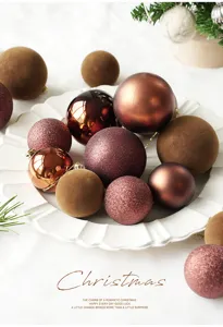 Détail de boule de Noël, décor suspendu floqué marron pailleté incassable pour le sapin.