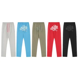 Pantaloni della tuta in felpa stile Y2K streetwear con stampa grafica sul retro.