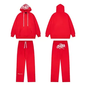 Set felpa con cappuccio e pantaloni tuta rossi felpati con stampa graffiti streetwear.