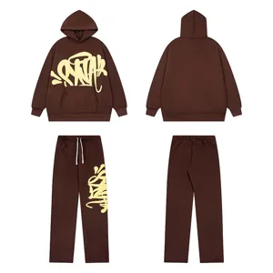 Completo marrone con felpa con cappuccio e pantaloni stile streetwear con stampa graffiti calda.