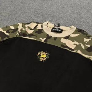 T-shirt camouflage streetwear unisexe à blocs de couleurs, haut à manches courtes décontracté.