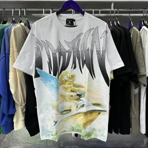 Λευκό ανδρικό streetwear t-shirt με στρας και vintage γραφική στάμπα αγγέλου.