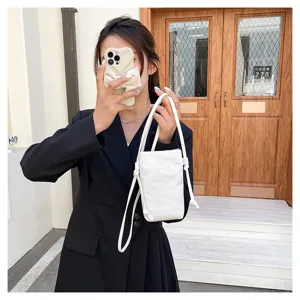Sac bandoulière blanc pour femme, petit sac de téléphone portable élégant et minimaliste.