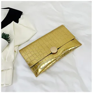 Sac a main clutch dore metallique pour femme, elegante pochette style vintage.