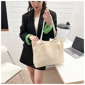 Grosse gewebte Stroh-Shopper Handtasche, sommerliche Freizeittasche Detailansicht.