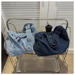 Sac bandoulière décontracté en toile denim pour femmes, cabas élégant avec sangle réglable.