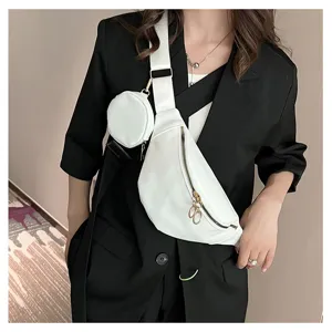 Vue détaillée du sac de poitrine blanc décontracté en cuir PU avec petite poche à monnaie.
