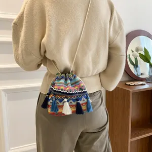 Ethische gewebte Quasten Kordelzug Beuteltasche, stylische Umhängetasche für Damen.