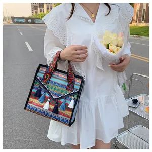 Borsa a mano intrecciata etnica da donna borsa geometrica colorata borsa a tracolla casual
