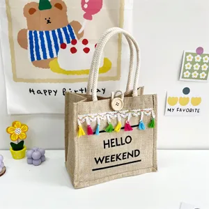 Sac cabas décontracté en lin pour femme, sac à main tendance avec pompons colorés et poignées.