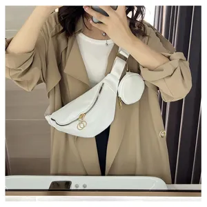 Sac bandoulière élégant en cuir PU blanc et sac banane avec petit porte-monnaie pour femmes.