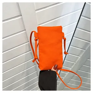 Sac bandoulière de téléphone en toile orange, mini sac messager avec sangle fine.
