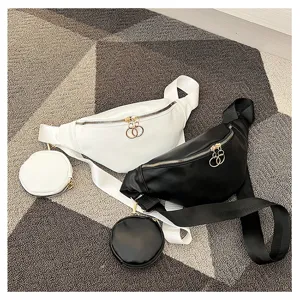 Vue détaillée de sacs poitrine PU élégants avec porte-monnaie ronds et larges sangle en noir et blanc.