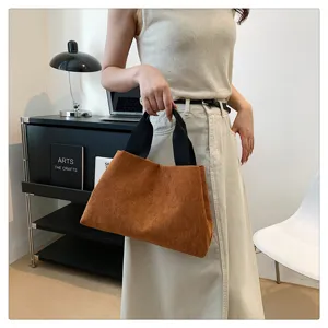 Sac à main uni en velours côtelé pour femme, fourre-tout décontracté pour un usage quotidien.
