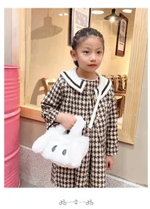Joli sac à main en peluche blanche pour enfants, sac bandoulière cartoon doux avec oreilles.