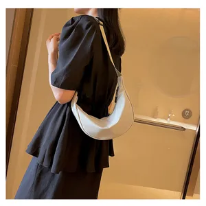 Nylon Halbmond Umhängetasche für Damen stylische Freizeittasche Beutel Detailansicht