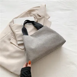 Sac à main élégant en velours côtelé uni pour femmes, cabas décontracté d'automne aux poignées noires.