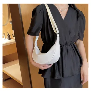 Elegante Nylon Halbmond Umhängetasche für Damen, lässige Alltag Schultertasche in Weiß.