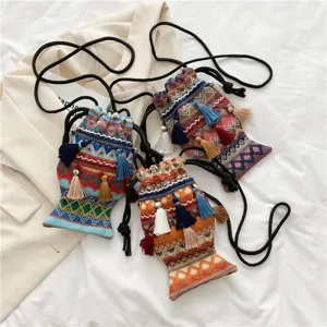 Sac bandoulière tissé style ethnique à franges, sac seau unique en forme de poisson pour femmes.