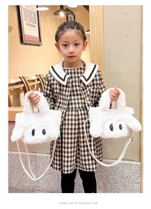 Borsa a mano in peluche carina per bambini, borsa a tracolla soffice e bianca con cartoni.