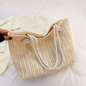 Sac cabas tissé en paille beige pour femmes, sac d'épaule d'été décontracté avec anses en corde.