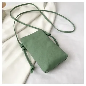 Petit sac bandoulière pour téléphone en toile verte, sac casual tendance pour femme style.